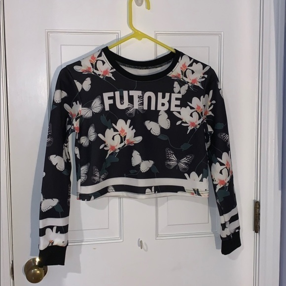 Nike black and white long‎ sleeve crop top